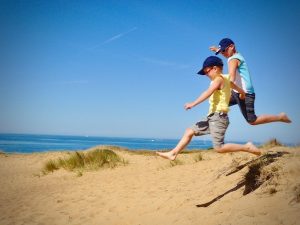 idées de jeux et activités de plage pour les enfants