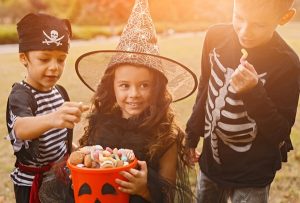 jeu Halloween: devine combien il y a de bonbons dans le pot?