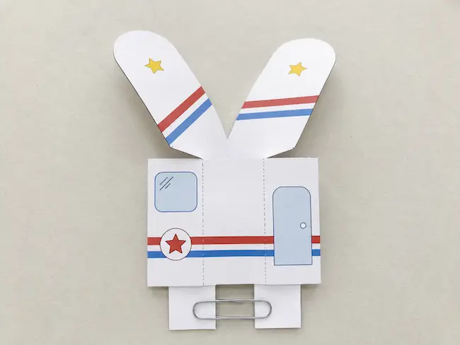 Activité manuelle: fabriquer un hélicoptère en papier