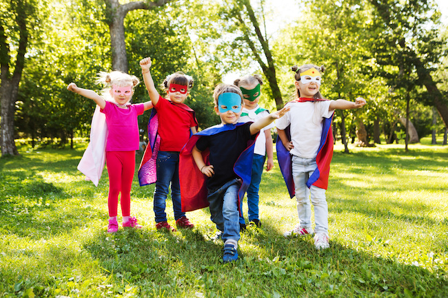 Camp d'Entraînement des Super-Héros : Un Jeu Dynamique pour Enfants